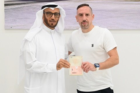 فرانك ريبيري يحصل على الإقامة الذهبية 