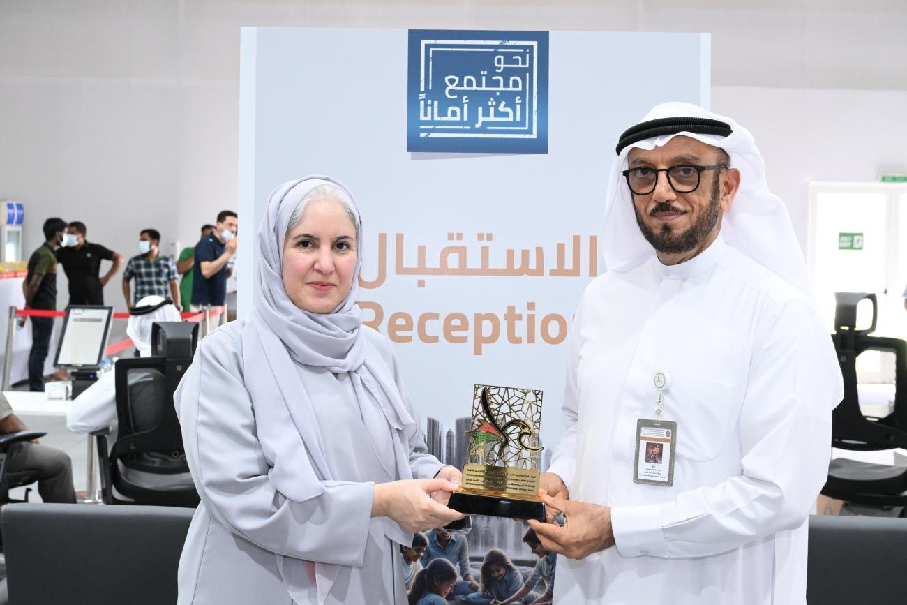 جمعية الإمارات لحقوق الإنسان تسلط الضوء على جهود الدولة الإنسانية في تسوية أوضاع المخالفين وتعزيز الأمن المجتمعي